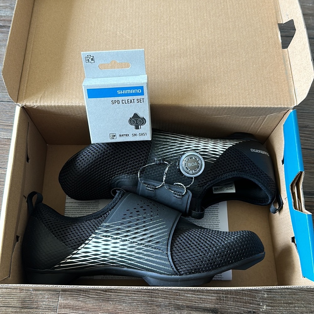 Shimano IC5 Women’s Indoor Cycling / Spinning Shoes with Cleats size 7.5